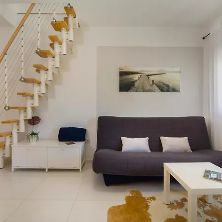 Katy Apartamento Pula