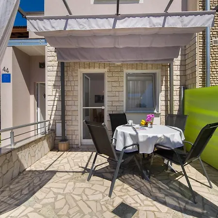 Katy Apartamento Pula