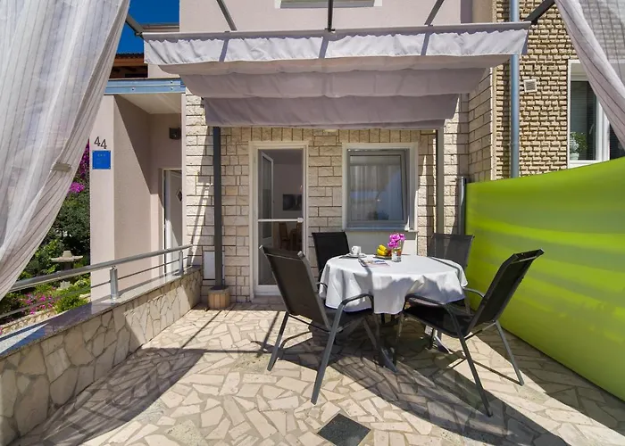 Katy 아파트 풀라